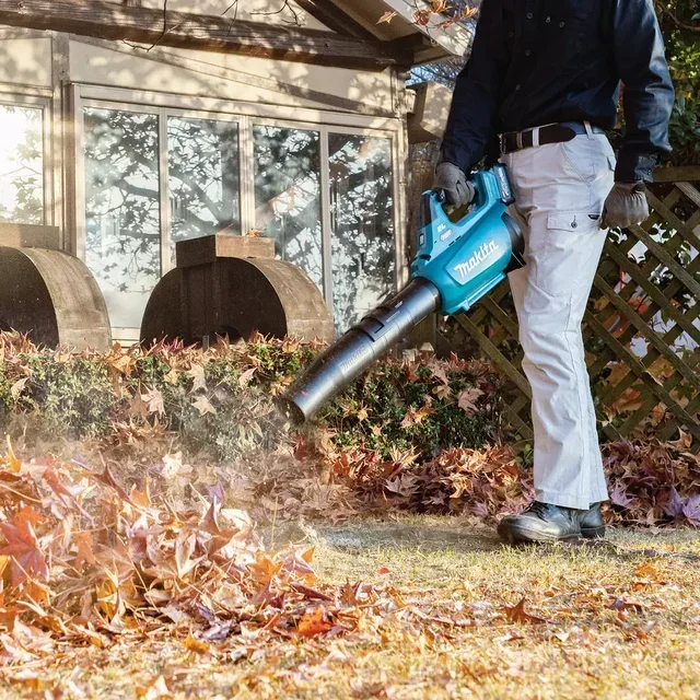 Souffleur batterie MAKITA 40V 13,3 m³ avec batterie 4Ah et chargeur