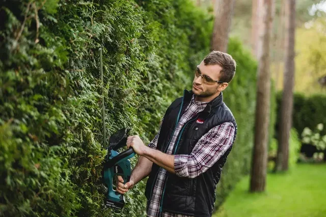 MAKITA 18V LXT Hedge Trimmer DUH523Z - 52cm Anti-Abrasion Blade