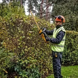 DEWALT DCMHT563N Taille-haies 18V XR lame 55 cm sans fil 2,9 kg