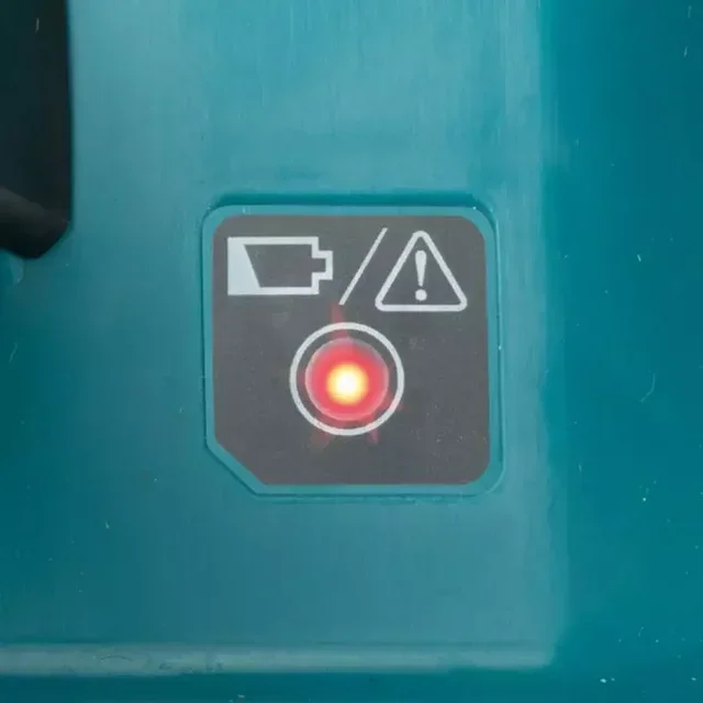 Tondeuse Makita DLM330RT 18V 33cm avec batterie 5Ah et chargeur