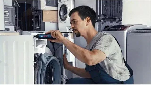 Tournevis électrique sans fil Bosch GO 2.0 avec embrayage mécanique et 25 embouts