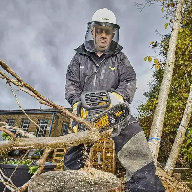 DEWALT DCM565N 18V Akku-Astsäge 30cm Schwert Solo ohne Akku