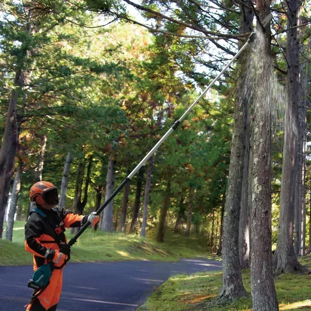 Makita 40V XGT UA004GM101 Pole Pruning Chainsaw with 4Ah Battery