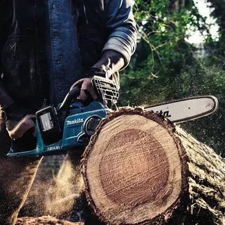 Tronçonneuse MAKITA DUC353RF2 36V LXT - 2 batteries 18V 3Ah + chargeur