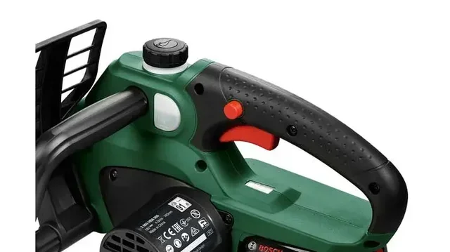 Bosch Universal Chain 18 Cordless Chainsaw - 18V 2.5 Ah Battery