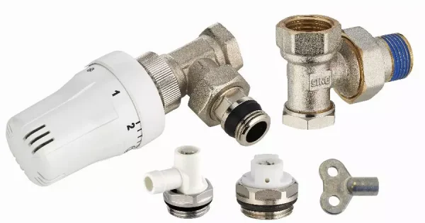 Kit complet de radiateur thermostatique comprenant 1 robinet thermostatique équerre mâle M1/2′ + coude de réglage mâle M1/2′ + 1 robinet de vidange à bec orientable M1/2′ + 1 bouchon purgeur à bec orientable M1/2′ + 1 clé à carré de 5 – 803569