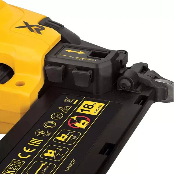 Cloueur de finition 18V – DEWALT – 2 batteries 18V 2.0Ah + chargeur + coffret – DCN680D2