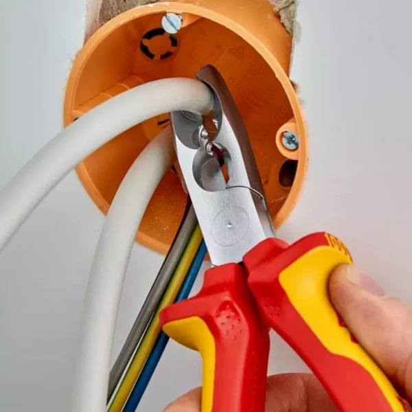 Pince à dégainer accès difficile – Isolés 1000 V – Ø 13 mm – KNIPEX -13 46 165