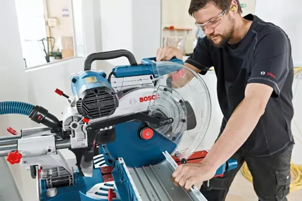 Scie à onglet radiale GCM 12 SDE Ø305mm – BOSCH – 0601B23100